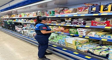 Marketlerde son kullanma tarihi geçmiş ürünler ele geçirildi