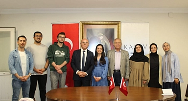 Öğrencilere çeyrek altın hediye edildi