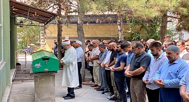 Otomobilin çarptığı 2 yayadan biri öldü