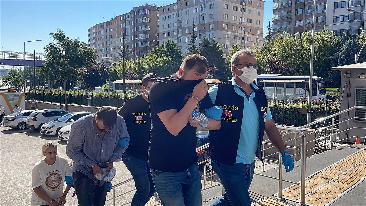 Sahte dekontla alışveriş sitelerinden dolandırıcılık yapan 5 kişi yakalandı