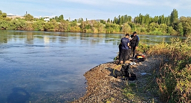 Serinlemek için ırmağa giren genç boğuldu