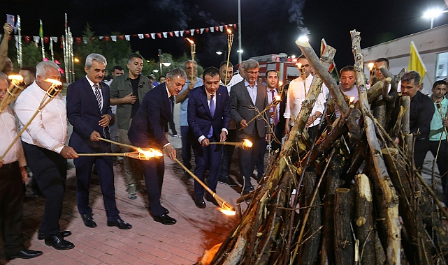 Şölen Ateşi Geceyi Aydınlattı