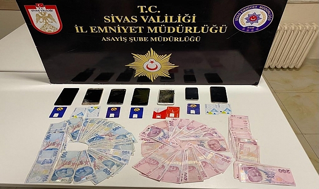 Terör bahanesiyle bir kadının 500 bin lirasını dolandıran 2 zanlı tutuklandı