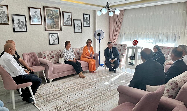 Vali Sarıibrahim'in Karaman'daki ilk ziyareti şehit ailesine oldu