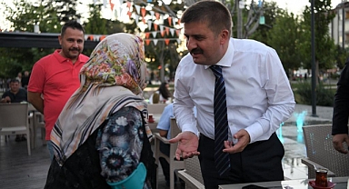 Vali Sarıibrahim, Millet Bahçesinde Vatandaşlarla Buluştu