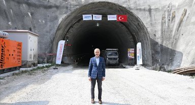 Ankara-İzmir Hızlı Tren Hattı bir yıl erken bitirilerek 2027'de hizmete girecek