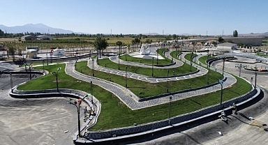 Karaman'da parklarda yenileme çalışmaları devam ediyor