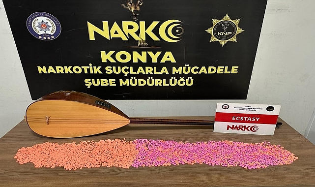Bağlama çantasının içinde 2 bin 600 uyuşturucu hap ele geçirildi