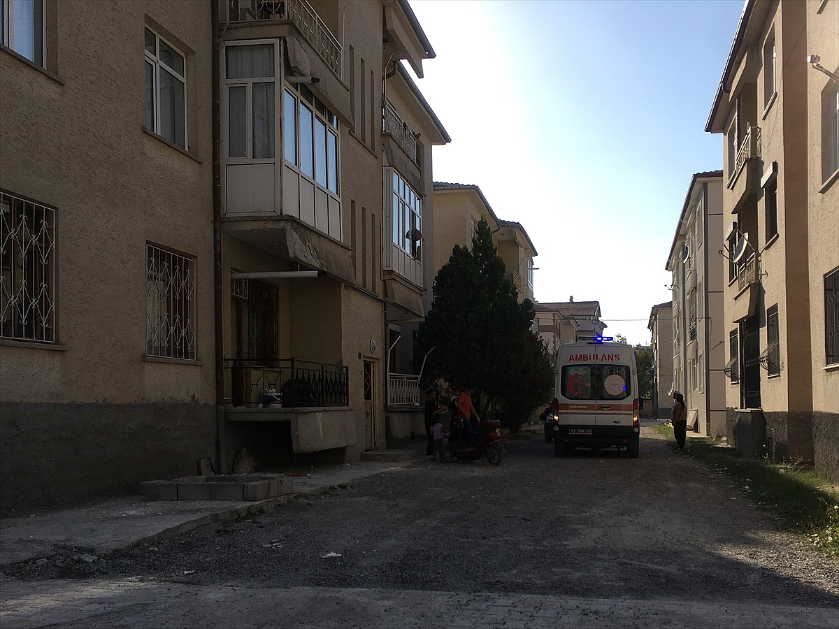 Balkondan düşen çocuk yaralandı