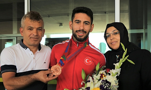 Dünya 3.'sü olan Torku Şeker Sporlu Alihan Bayraktar Yurda Döndü