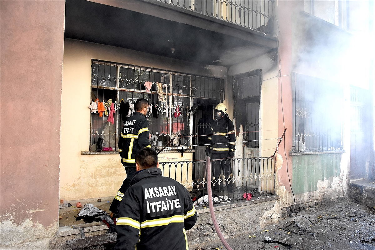 Evde çıkan yangında bir çocuk hayatını kaybetti