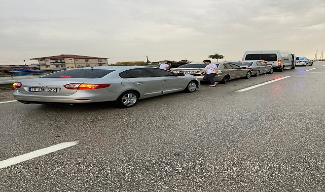 İki zincirleme trafik kazasında 8 kişi yaralandı