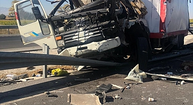 Kamyon refüje çarptı 1 kişi öldü, 1 kişi yaralandı