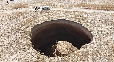 Karapınar'da 40 metre çapında, 70 metre derinliğinde obruk oluştu