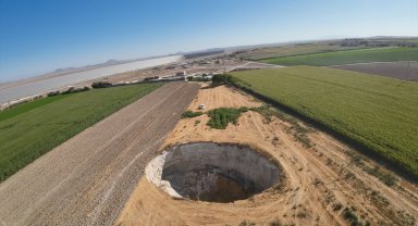 Karapınar'da 40 metre derinliğinde 50 metre çapında yeni bir obruk oluştu