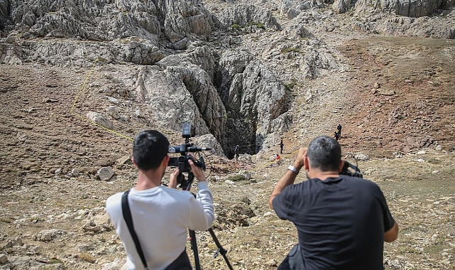 Mağarada rahatsızlanan ABD'li dağcının tahliye çalışmaları devam ediyor