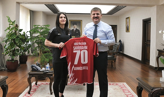 Şampiyondan Vali Sarıibrahim'e ziyaret