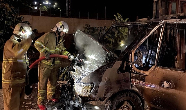 Seyir halindeki araçta çıkan yangın hasara neden oldu