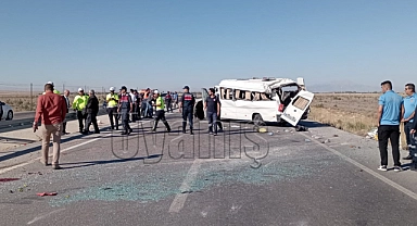 Tekeri Patlayan Minibüs Devrildi: 1 Ölü 10 Yaralı