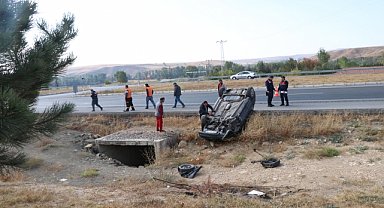 2 otomobilin çarpışması sonucu 4 kişi yaralandı