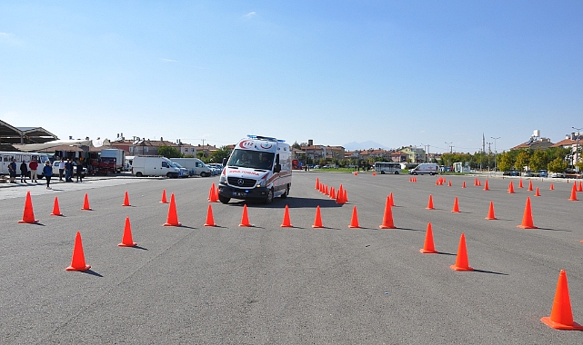 Ambulans Sürüş Güvenliği Eğitimi Verildi