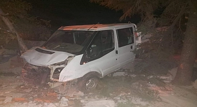 Bahçe duvarına çarpan kamyonetin sürücüsü öldü
