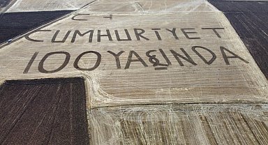 Çiftçi tarlasına "Cumhuriyet 100 yaşında" yazdı