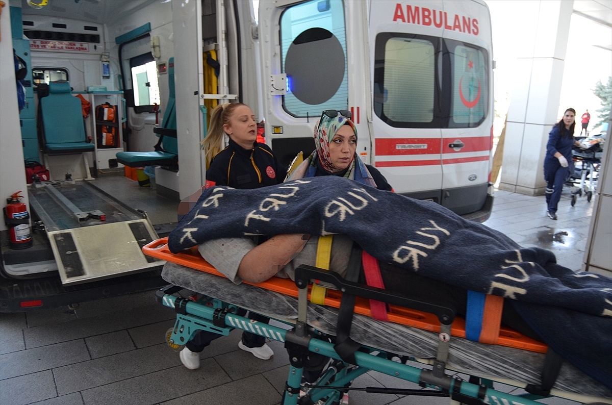 Çıkan silahlı ve bıçaklı kavgada 2 kişi yaralandı