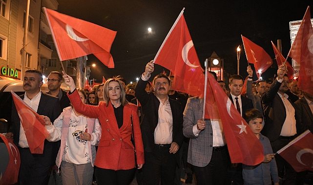 Cumhuriyetimizin 100. Yılında Karaman kırmızı-beyaz renge büründü