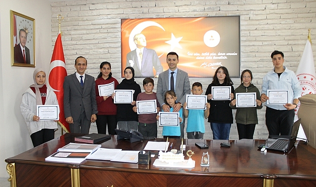 En güzel yazı yazan öğrenciler ödüllendirildi