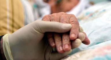 Engelli bireye bakan kişilerin evde istihdamı desteklenecek