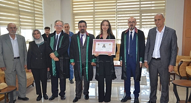 Genç Avukat Yemin Ederek Cübbesini Giydi