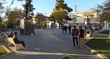 Güneşi gören parklara koştu