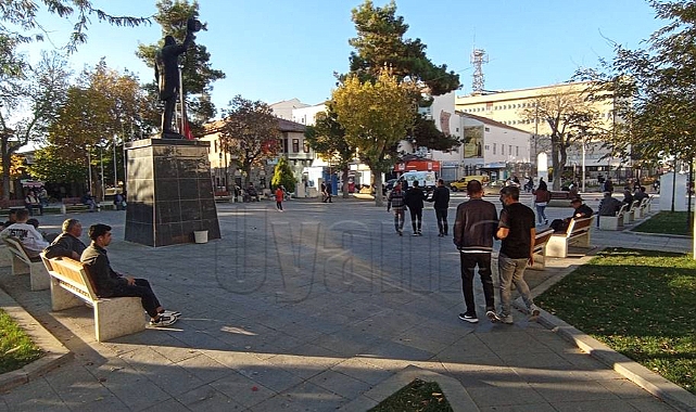 Güneşi gören parklara koştu