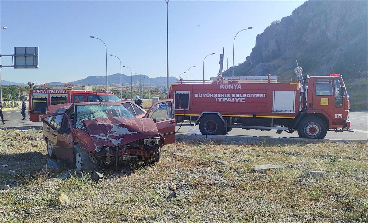 İki otomobilin çarpıştığı kazada 6 kişi yaralandı