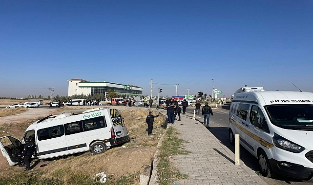 İşçi servisi ile kamyonetin çarpıştığı kazada 2 kişi öldü, 15 kişi yaralandı