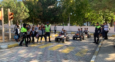 Jandarmadan Çocuklara Trafik Eğitimi