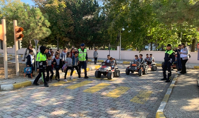 Jandarmadan Çocuklara Trafik Eğitimi