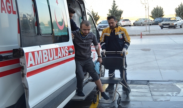 Kargo yüklü tırın devrildiği kazada 2 kişi yaralandı