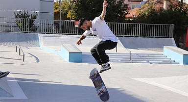 Kaykaycılar hünerlerini sergiledi