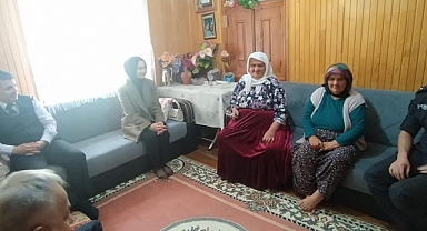 Kaymakam Kütük, şehit ailelerinin evine konuk oldu