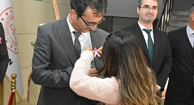 Meme Kanserine Farkındalık Oluşturmak İçin Stant Açtılar
