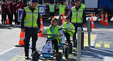 "Mobil Trafik Eğitim Tırı" öğrencilerle buluştu
