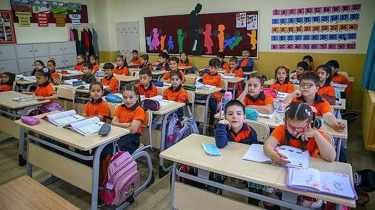 Okullarda teneffüslerden biri en az 20 dakika olacak
