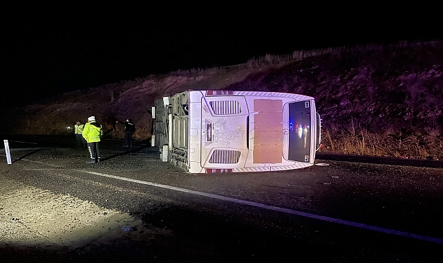 Otobüs devrilmesi sonucu 38 kişi yaralandı
