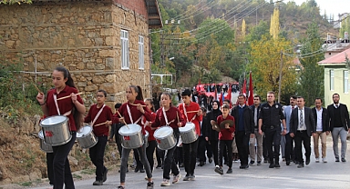 Sarıveliler Halkı Cumhuriyetimizin 100. Yılı İçin Yürüdü