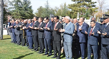 Şehitlikler ziyaret edildi