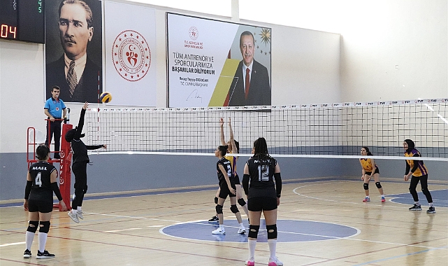 Voleybol İl Birinciliği müsabakaları başladı