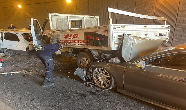 Zincirleme trafik kazasında 4 kişi yaralandı