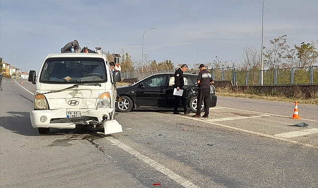 2 aracın çarpıştığı kazada 5 kişi yaralandı